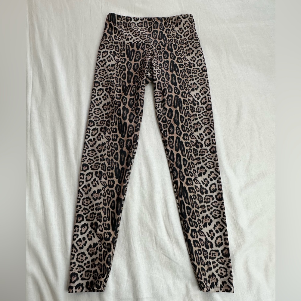 Onzie Flow leopard print yoga leggings